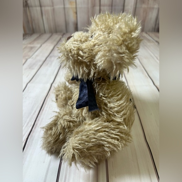 Vintage Boyd’s Bear. Fluffy Cream Plush Bear w/ Navy Bow. - Picture 4 of 9